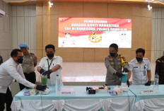 Tiga  Tersangka Saksikan Pemusnahan Sabu  680 Gram dan 386 Butir Pil Ekstasi di Polres  Ogan Ilir