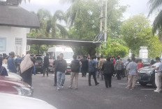 Hadiri Sidang Perdana, H Halim Gunakan Bed RS